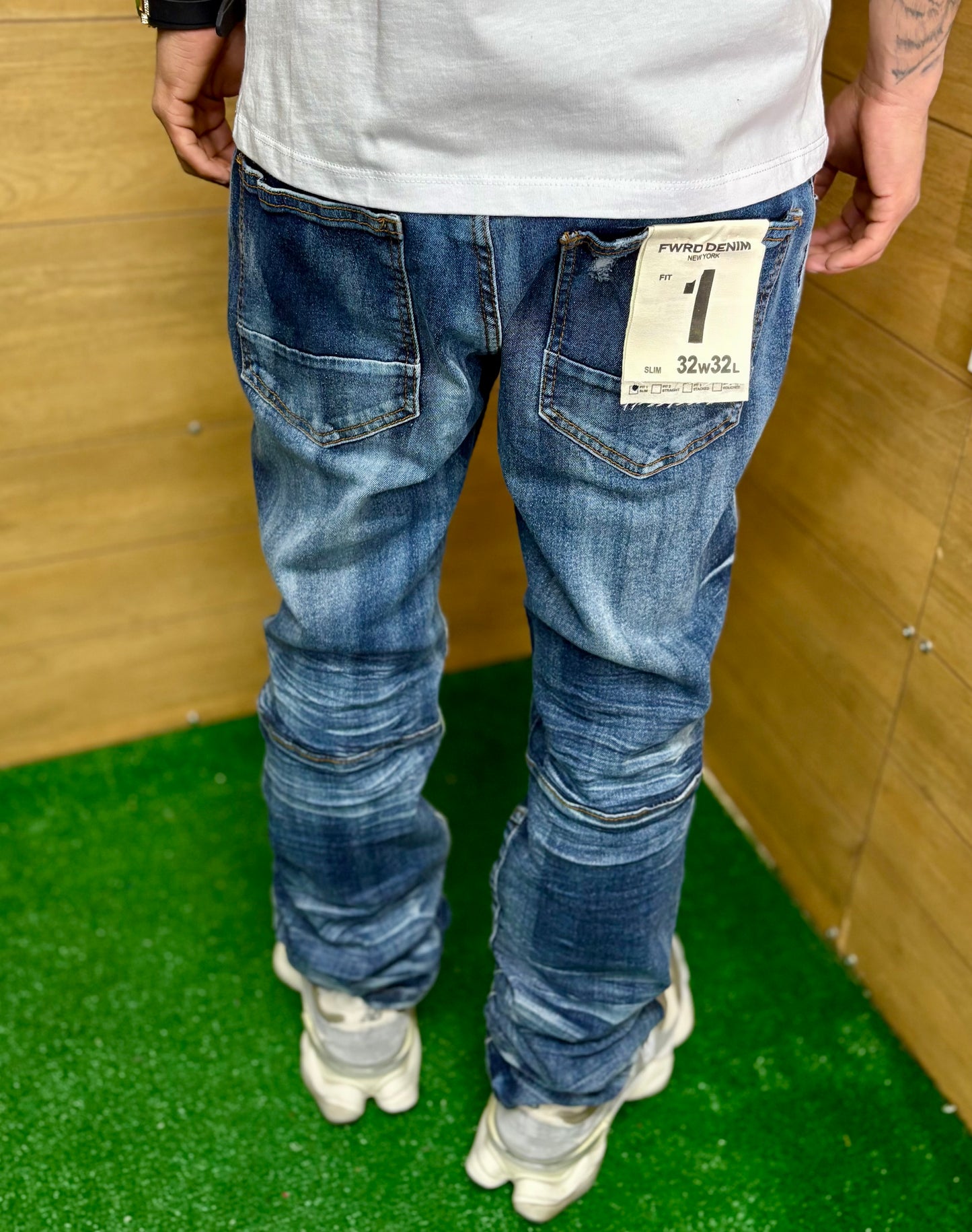 •Skinny Fit•